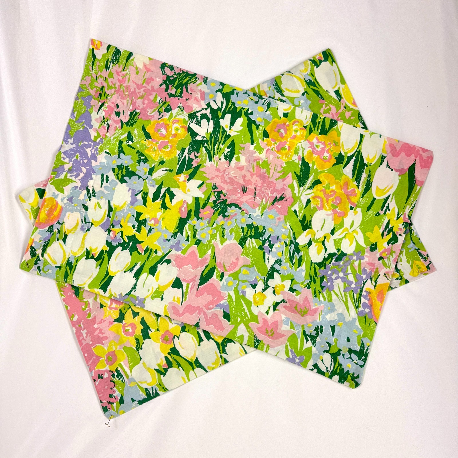 2 Vintage Chelsea Standard Pillowcases Stevens Utica MCM Flower Power