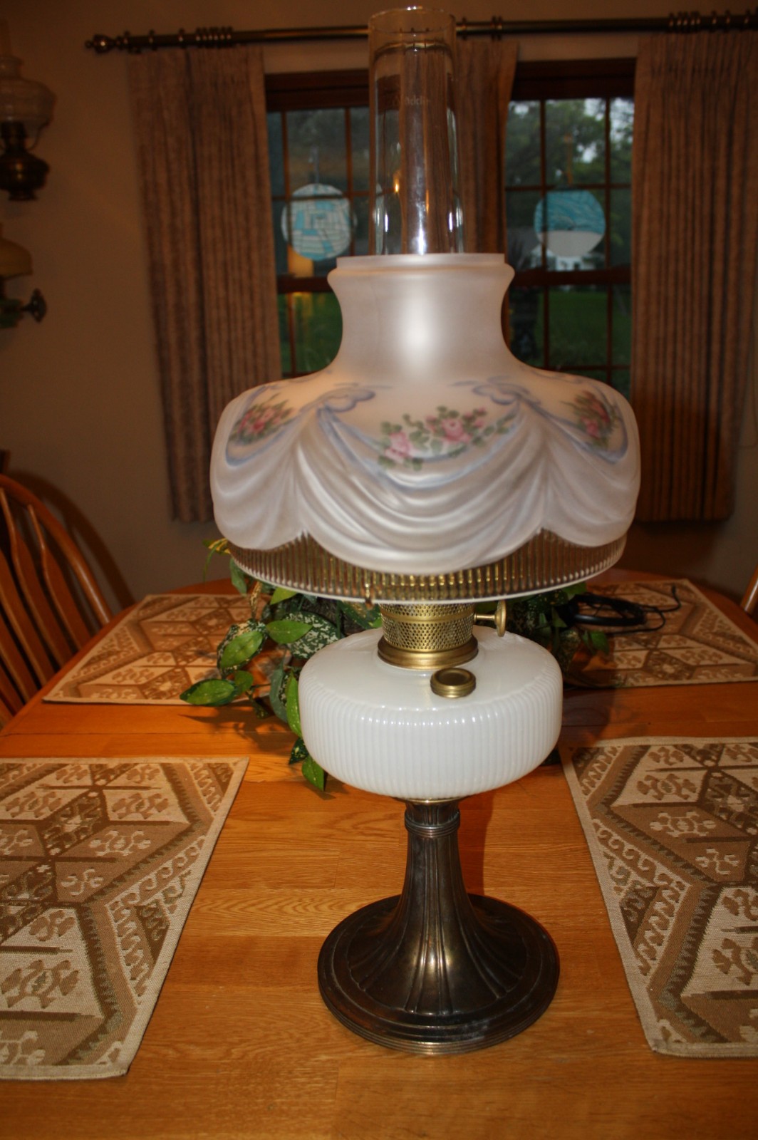 Aladdin QUEEN 1937 TO 1939 White Moonstone with Bronze Base