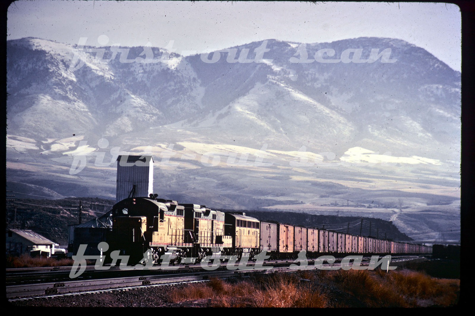R DUPLICATE SLIDE - Union Pacific UP 480 GP-20 Action at Inkom ID 1966