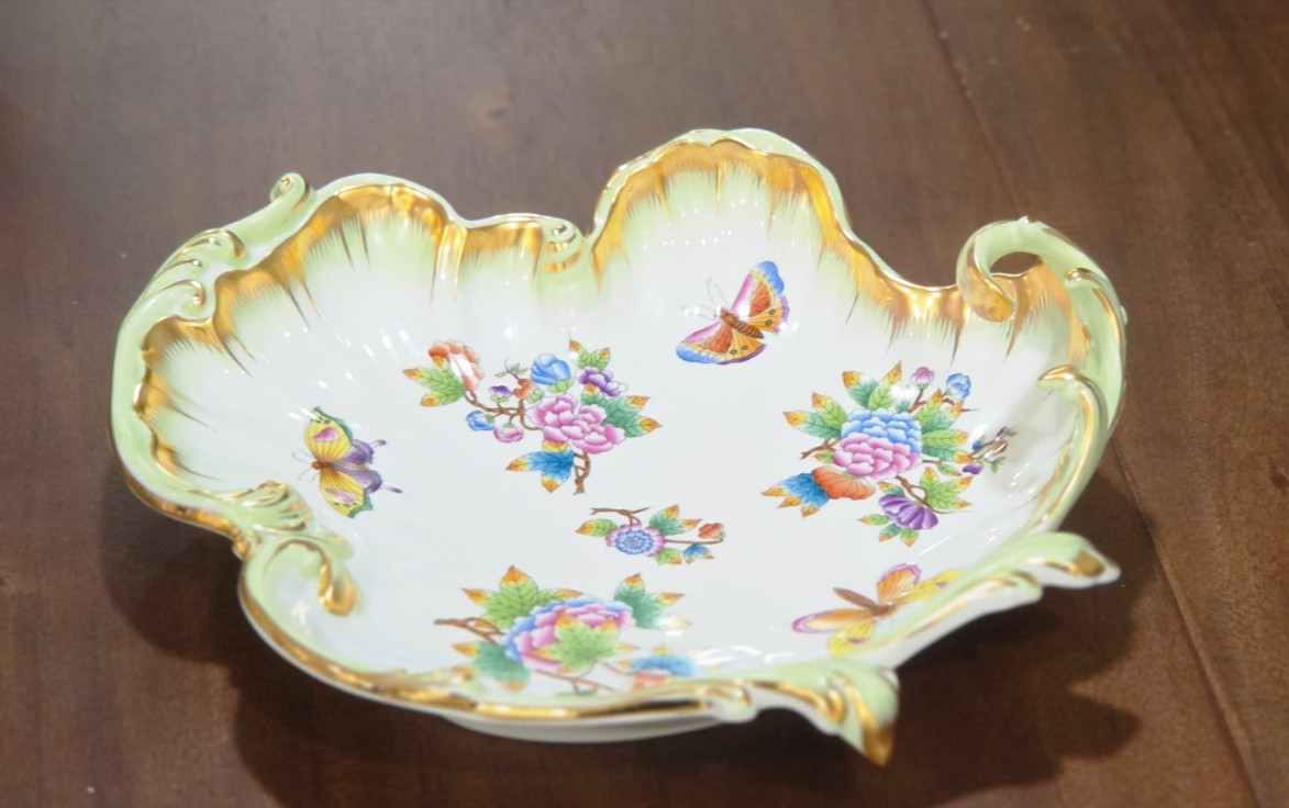 Herend Queen Victoria VBO 7513 Large Hand-Painted Porcelain Serving Dish