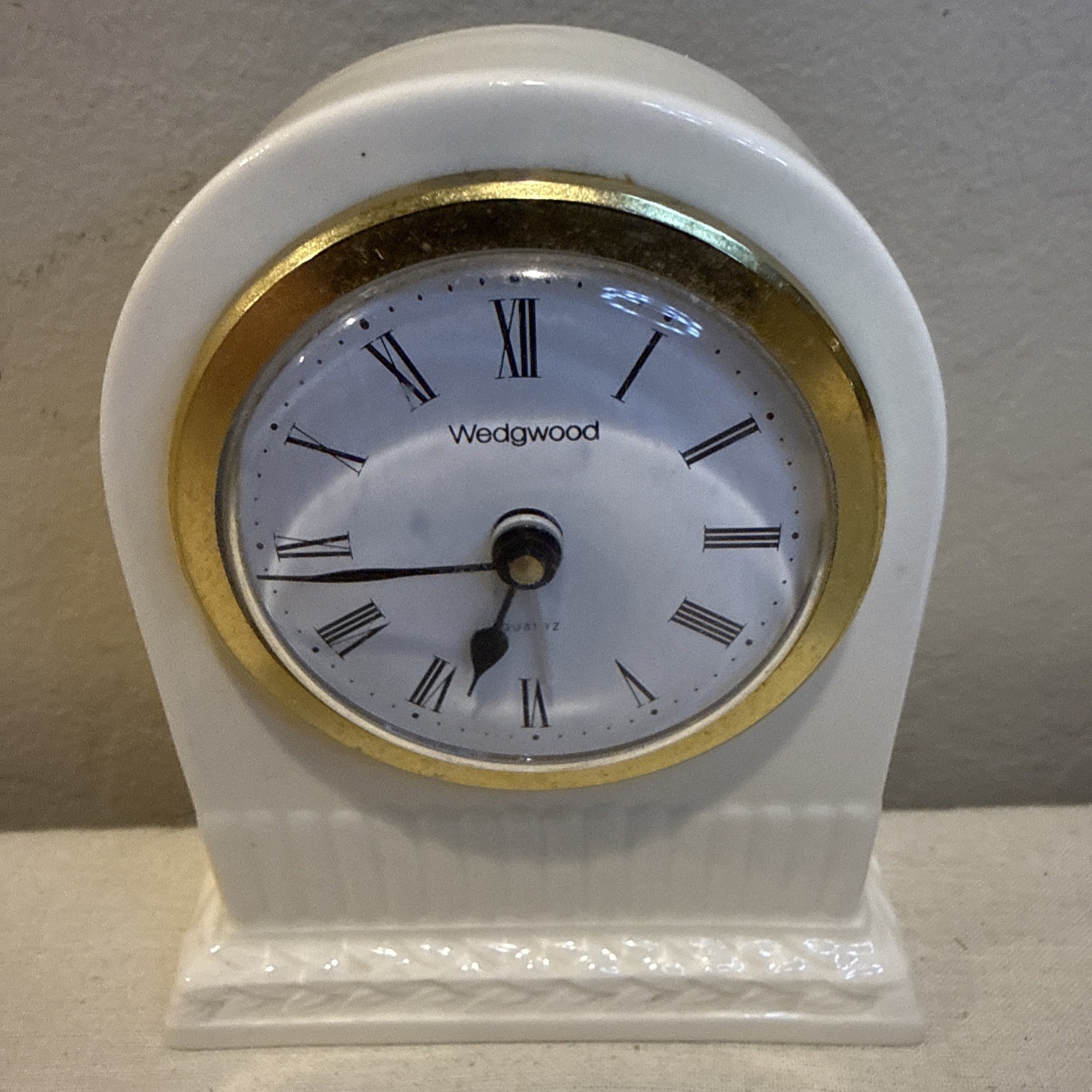 EDME by Wedgwood England Bone China Dome Clock Etruria Barlaston Porcelain C2 EDME by Wedgwood England Bone China Dome Clock Etruria Barlaston Porcelain C2