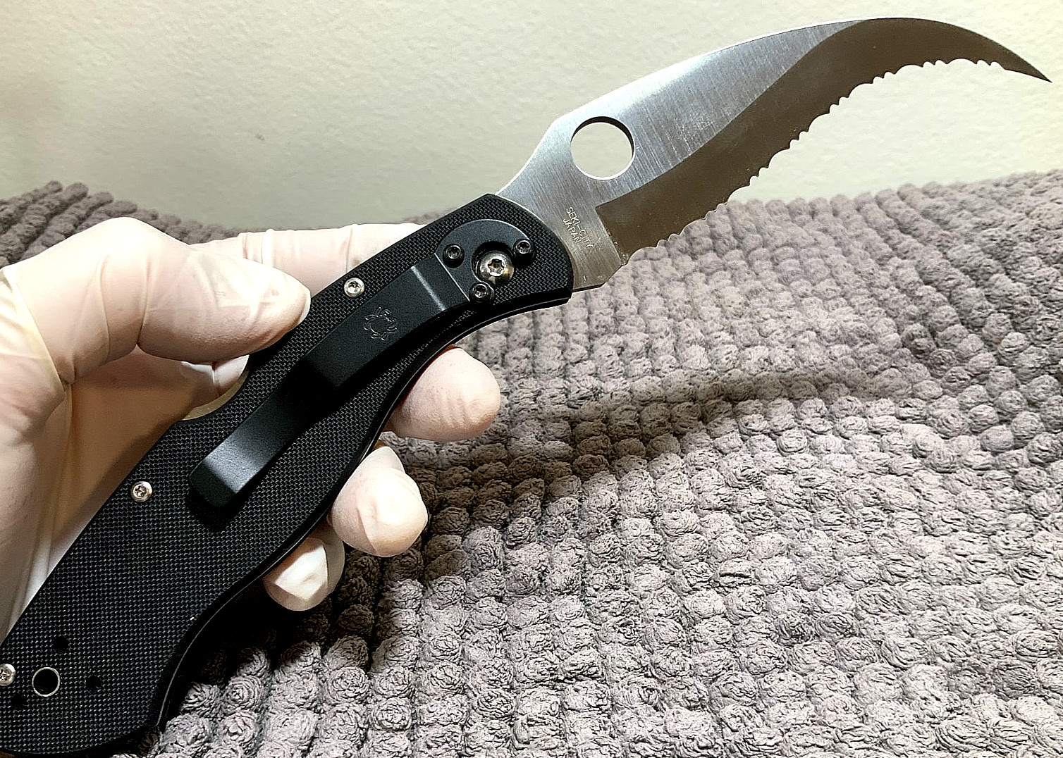 Spyderco Civilian Lockback VG-10 SpyderEdge Folding Protection Knife (C12GS)