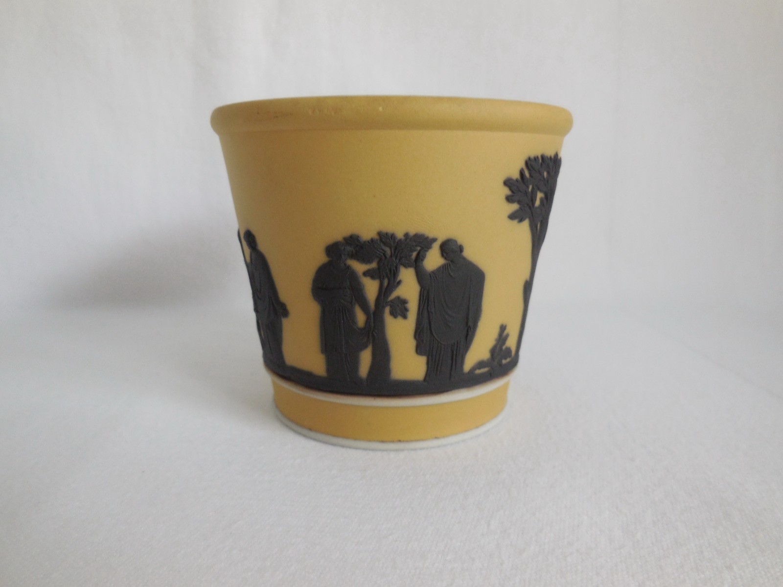 Antique Wedgwood Dip Jasperware Dark Yellow With Black Relief Fern Pot Cachepot