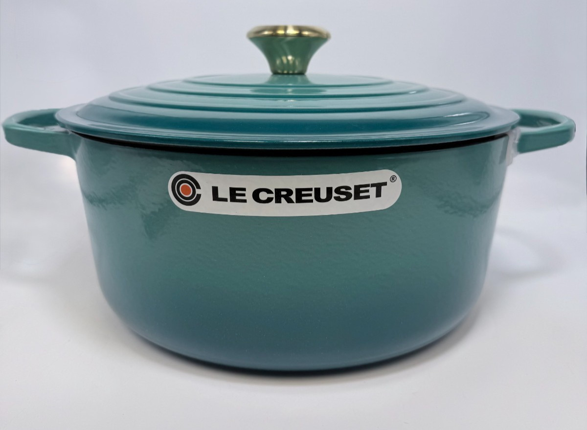 Le Creuset Signature Enameled Cast Iron Round Dutch Oven 7.25qt Riviera *NEW* Le Creuset Signature Enameled Cast Iron Round Dutch Oven 7.25qt Riviera *NEW*