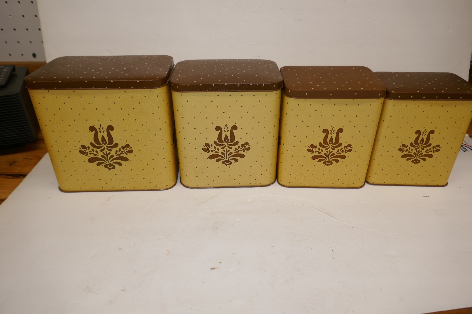 Pfaltzgraff Village Nested Storage Tins Set  Vintage 1985 England Brown Beige