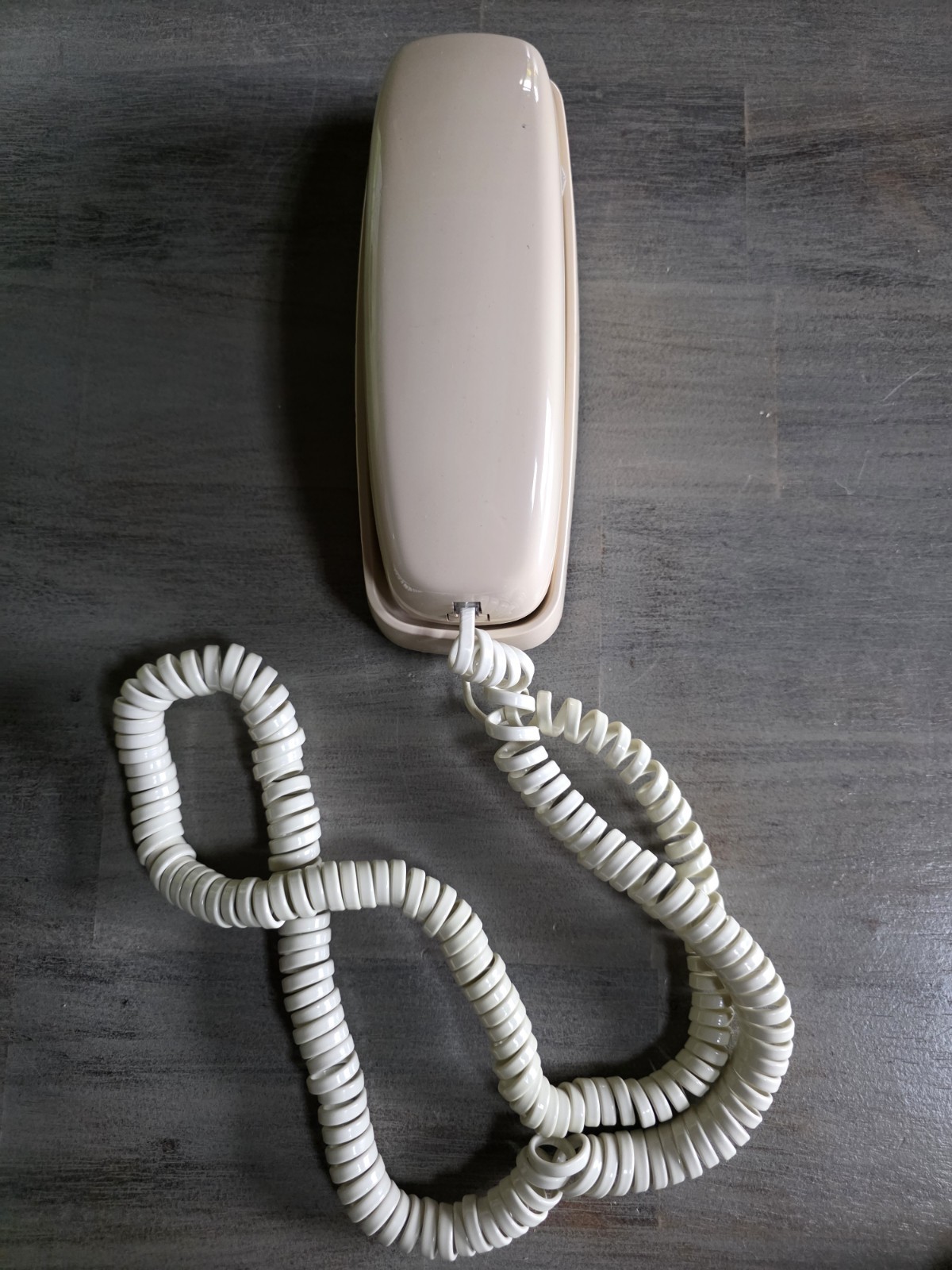 Vintage AT&T Trimline 210 Telephone Push Button Landline Wall Phone Beige Vintage AT&T Trimline 210 Telephone Push Button Landline Wall Phone Beige