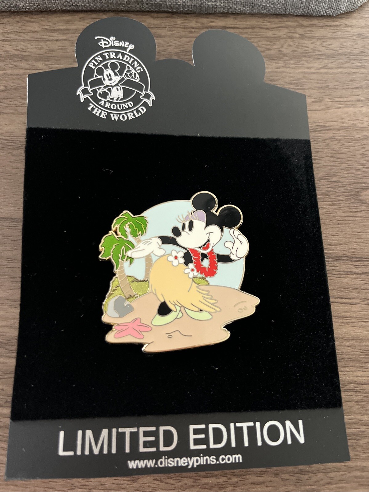 DISNEY SHOPPING MINNIE HULA VINTAGE HAWAIIAN HOLIDAY PIN RARE 2010 LE250