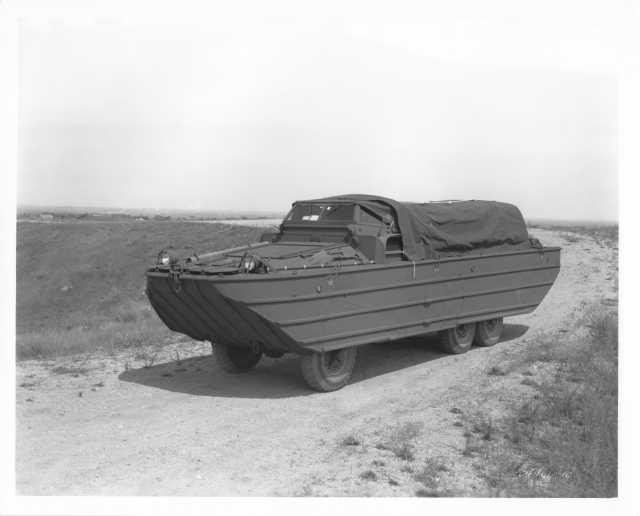 1942-1945 DUKW Factory Press Photo - Modified GMC CCKW Truck - Duck Boat 0010