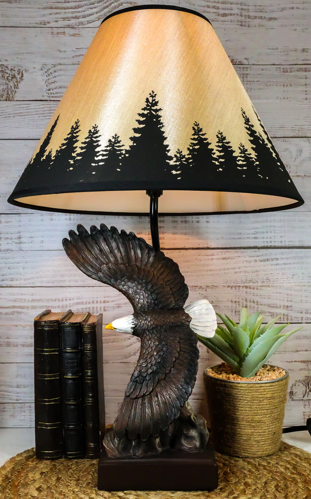 Wings Of Glory Soaring Bald Eagle Table Lamp 20\