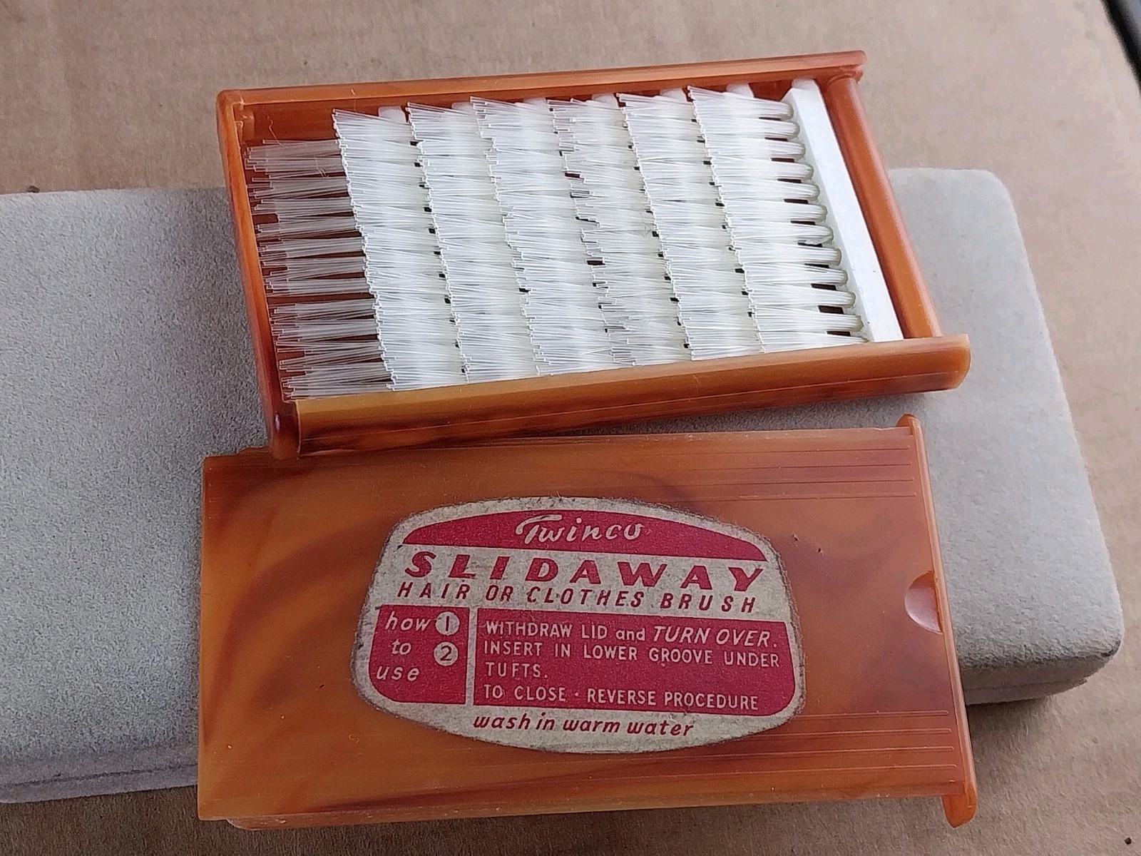 Vintage 1950\'s Twinco Slidaway Compact Travel Hair Clothes Brush 