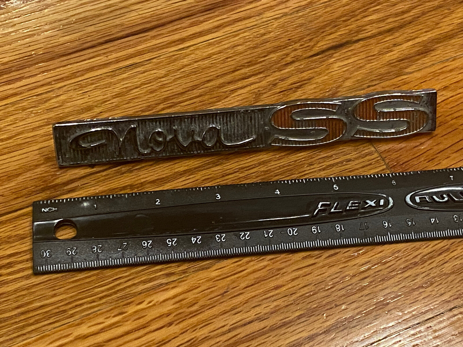 VINTAGE CHEVY CHEVROLET NOVA SS EMBLEM 3793606 ORIGINAL OEM - 1960s? LOOK VINTAGE CHEVY CHEVROLET NOVA SS EMBLEM 3793606 ORIGINAL OEM - 1960s? LOOK