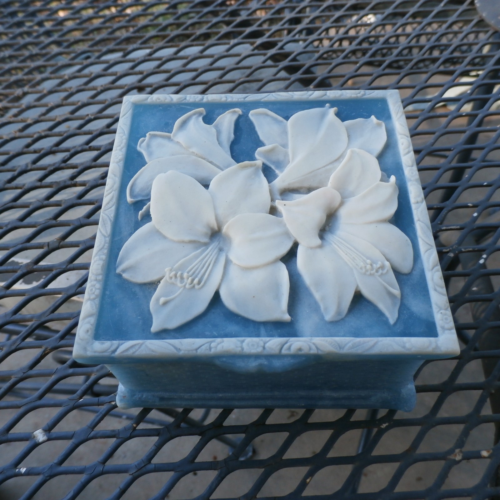 Vtg Genuine Incolay Stone Carved Box Hinged Blue w/white magnolias Made in USA