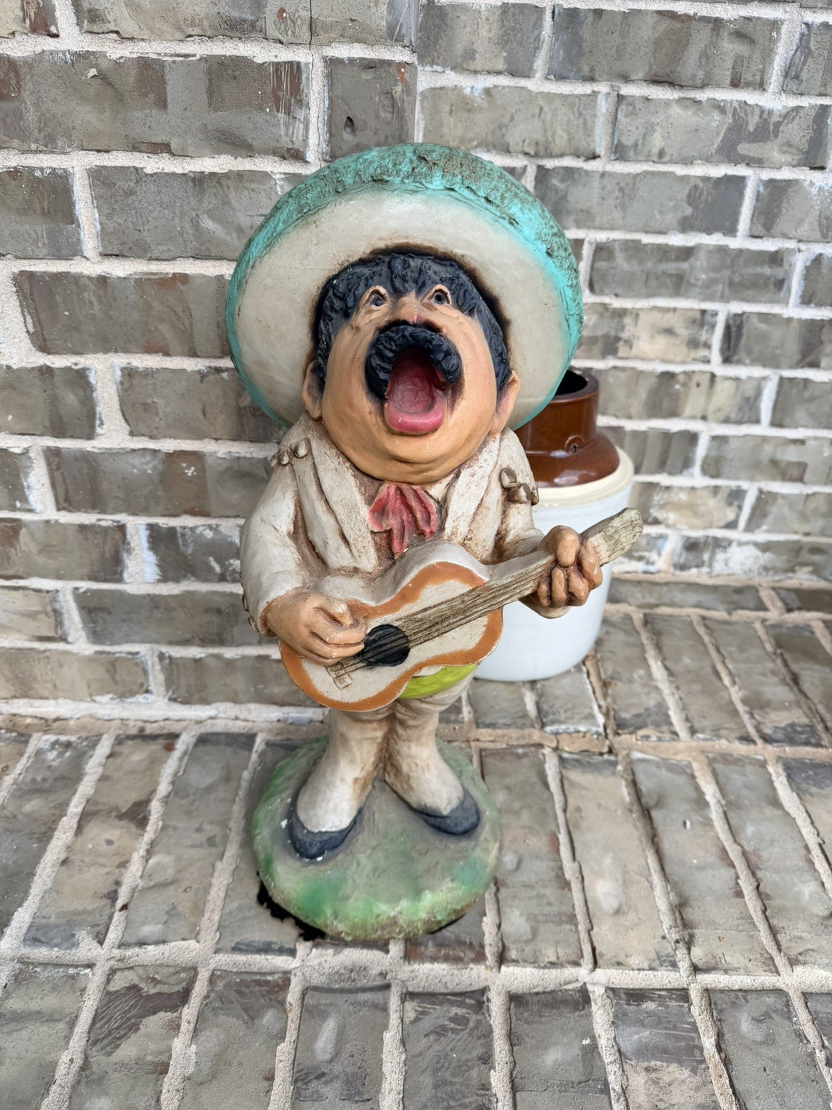 UNIVERSAL STATUARY SINGING Vihuela Playing MARIACHI Man Singer 22” Statue Figure