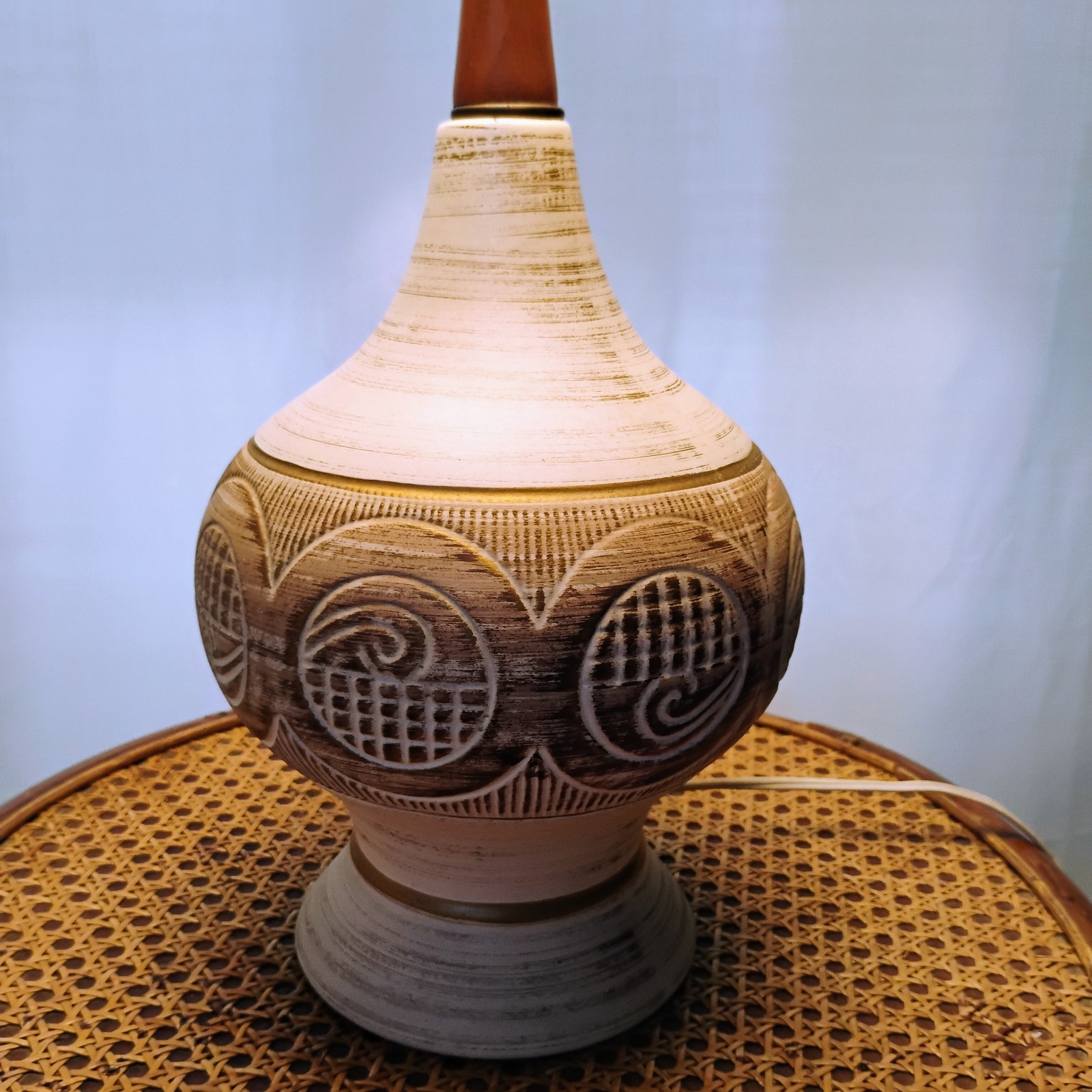 VTG MCM Sculptural Ceramic Table Lamp W/Shade Excellent Condition Works Great