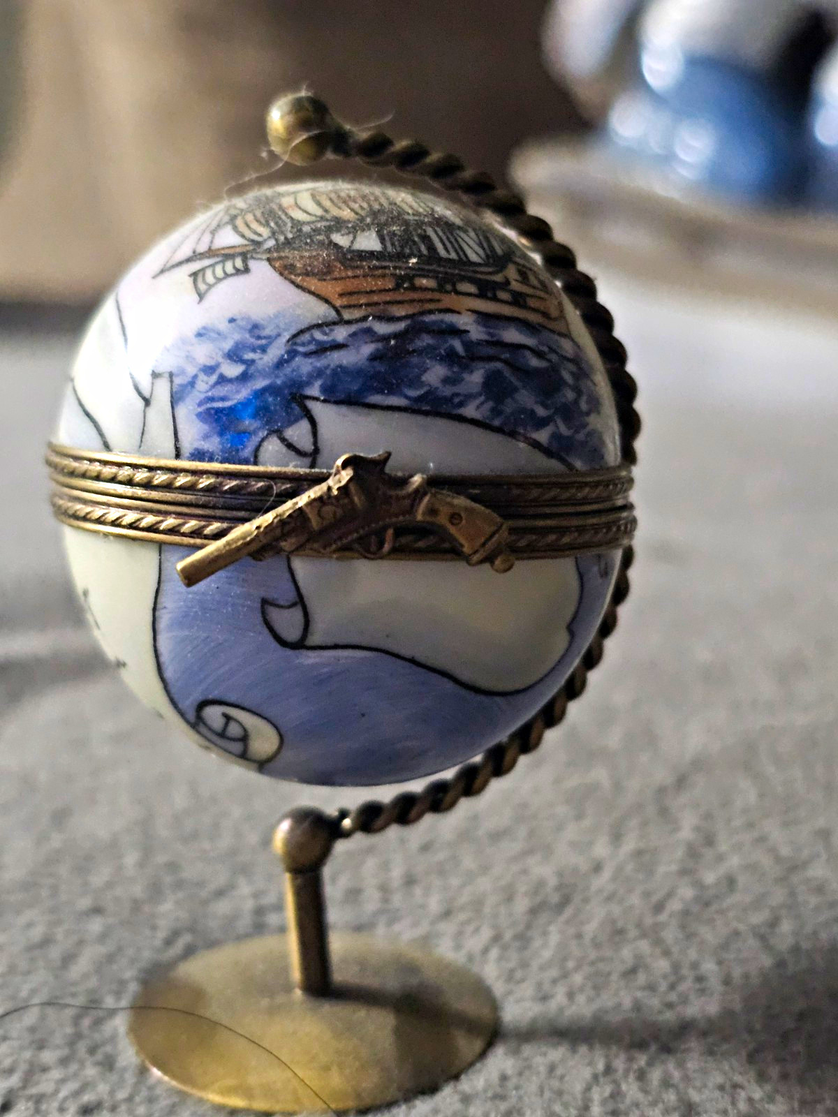 Gloriette Limoges France Peint Main Porcelain Globe Trinket Box w/ Stand