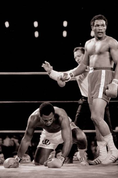 Boxing WBA/WBC Heavyweight Title George Foreman during knock out o- Old Photo 2