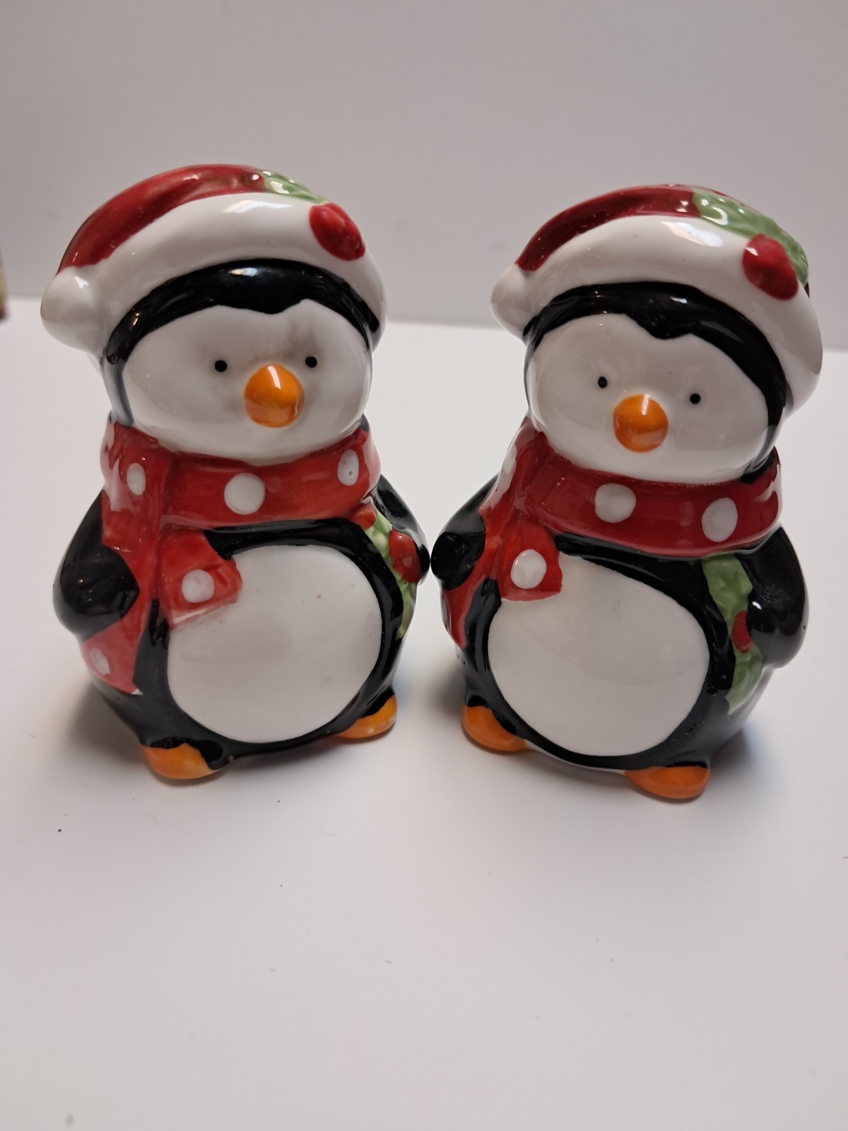 PENGUIN SALT AND PEPPER SHAKERS HOLIDAY CHRISTMAS  3