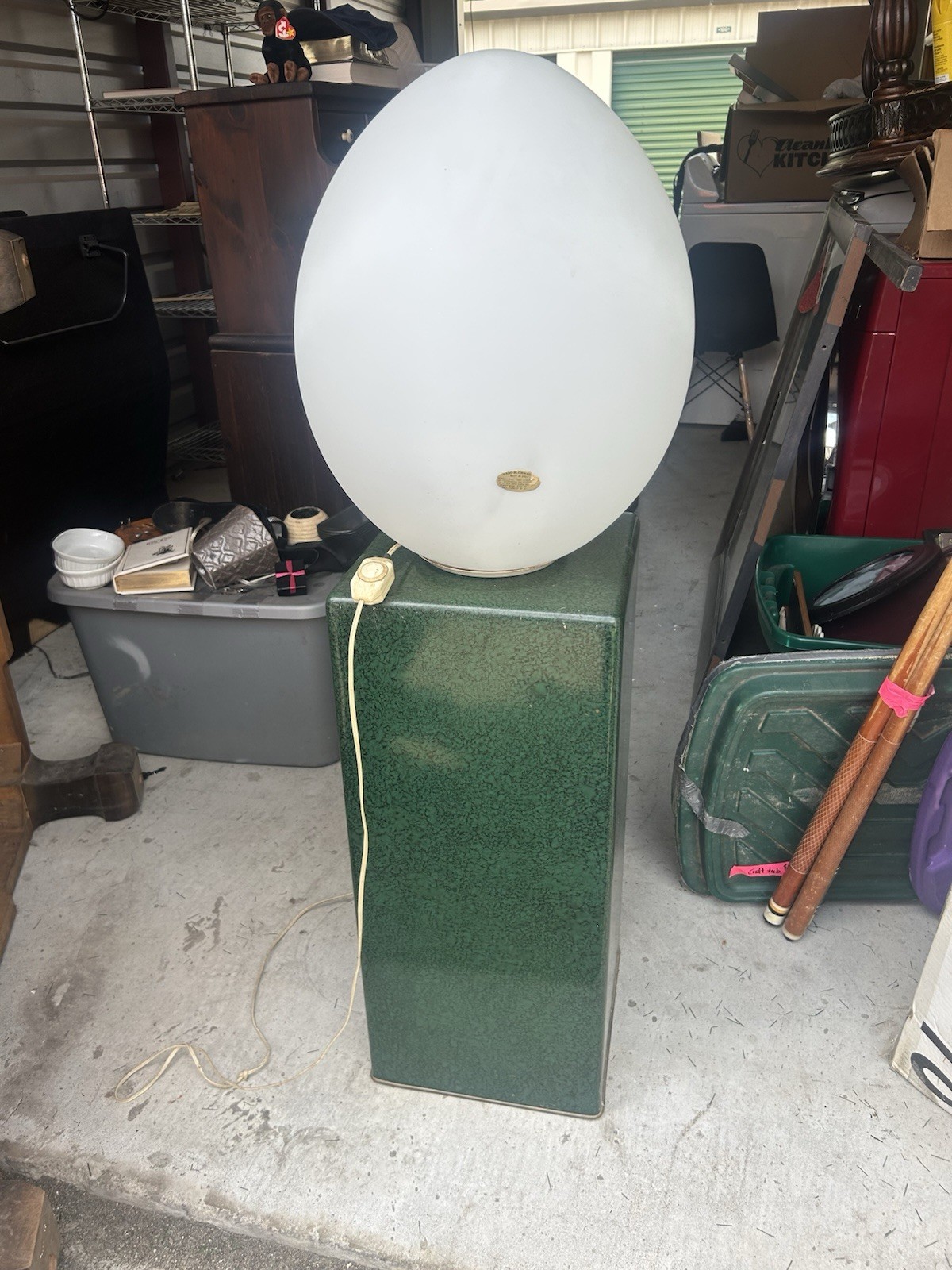 Murano Vintage MCM Large Laurel Lamp Sculpted Egg With Frosted Glass Globe
