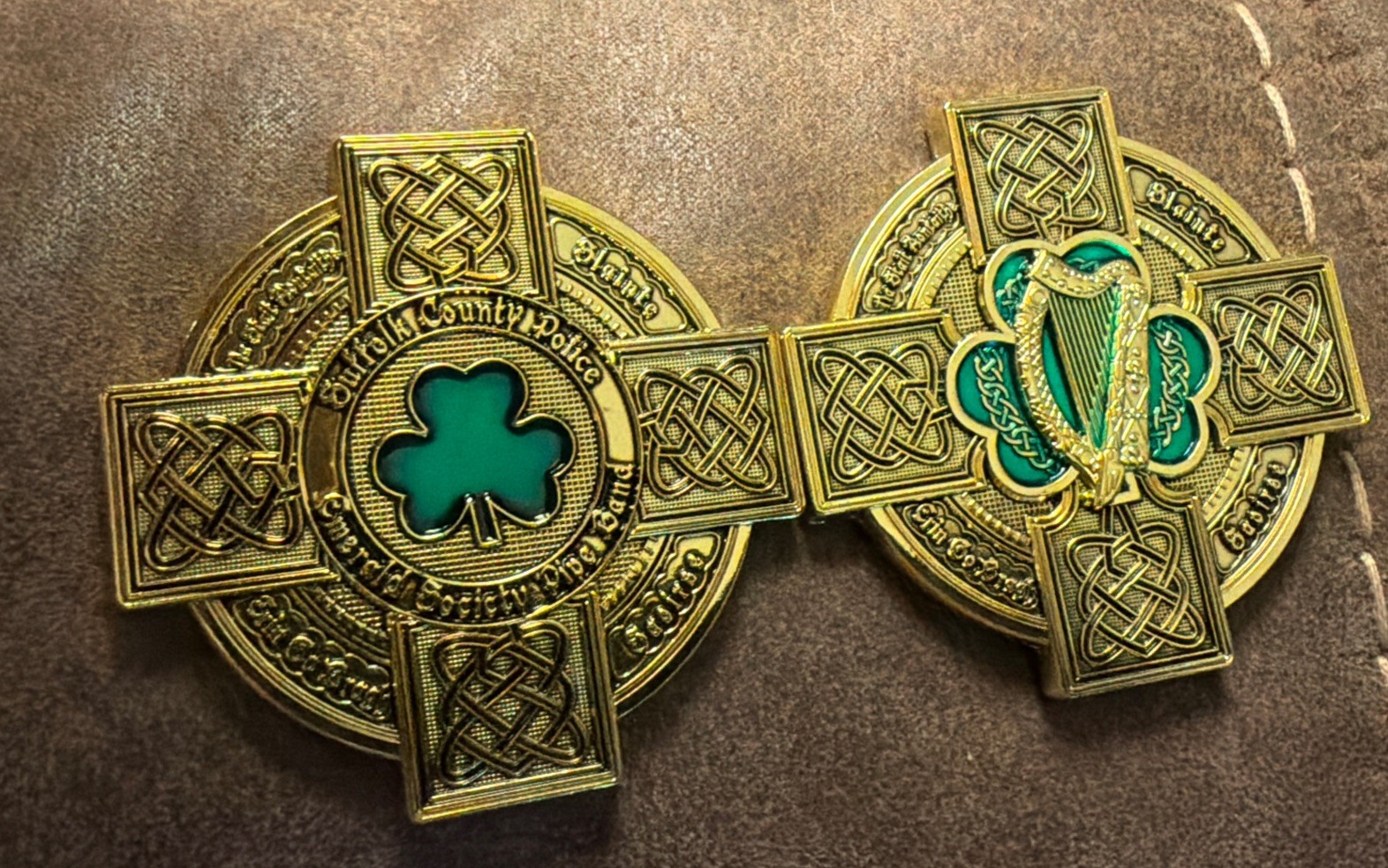 SUFFOLK COUNTY POLICE EMERALD SOCIETY PIPE BAND CROSS LI CHALLENGE COIN NEW YORK