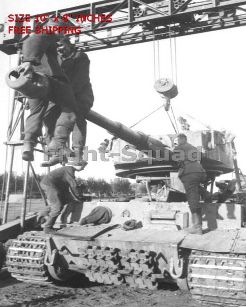 WW2 8x10 Photo Repairing a Tiger I heavy tank Russia 1943 O1852