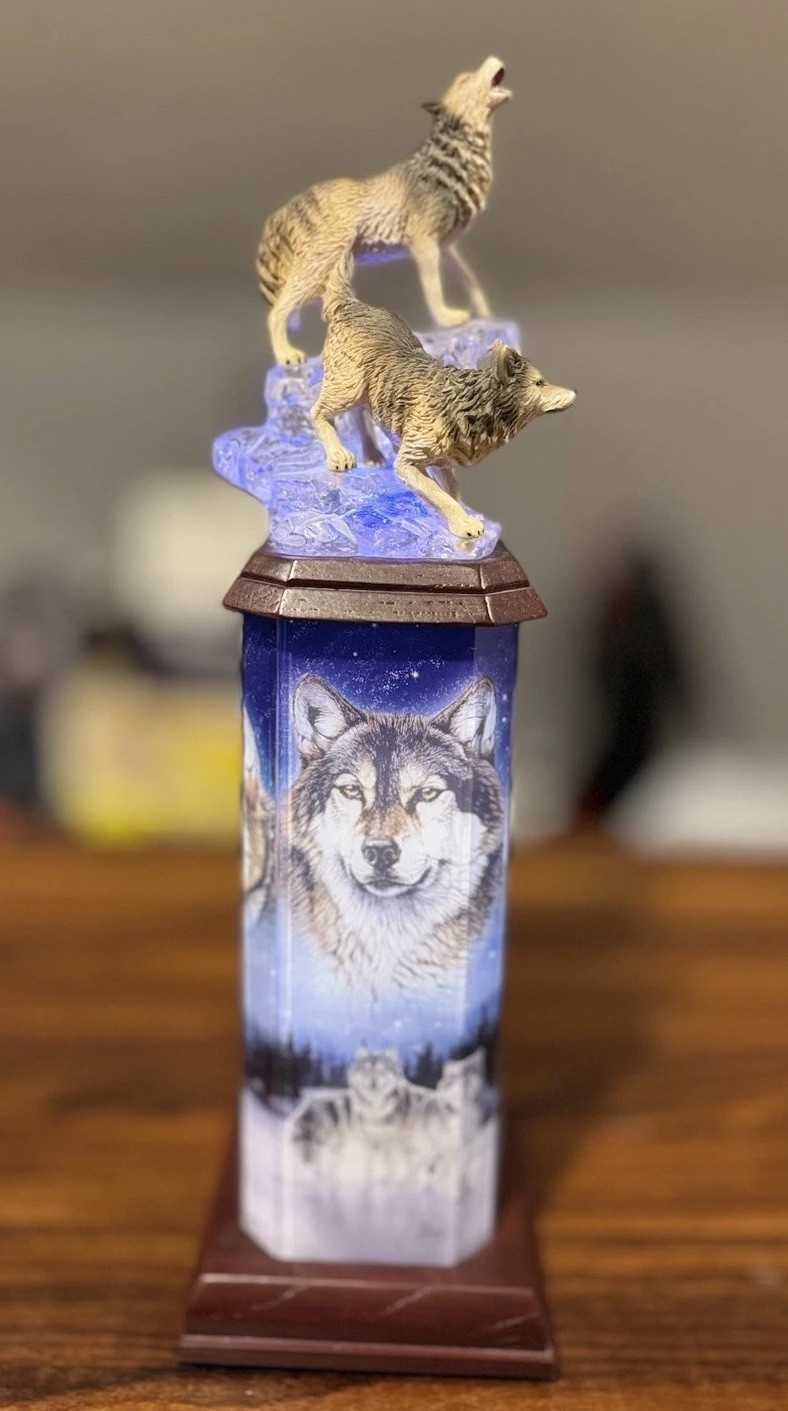 The Bradford Exchange Moonlit Passage Wolf Statue Art Illuminated Tabletop