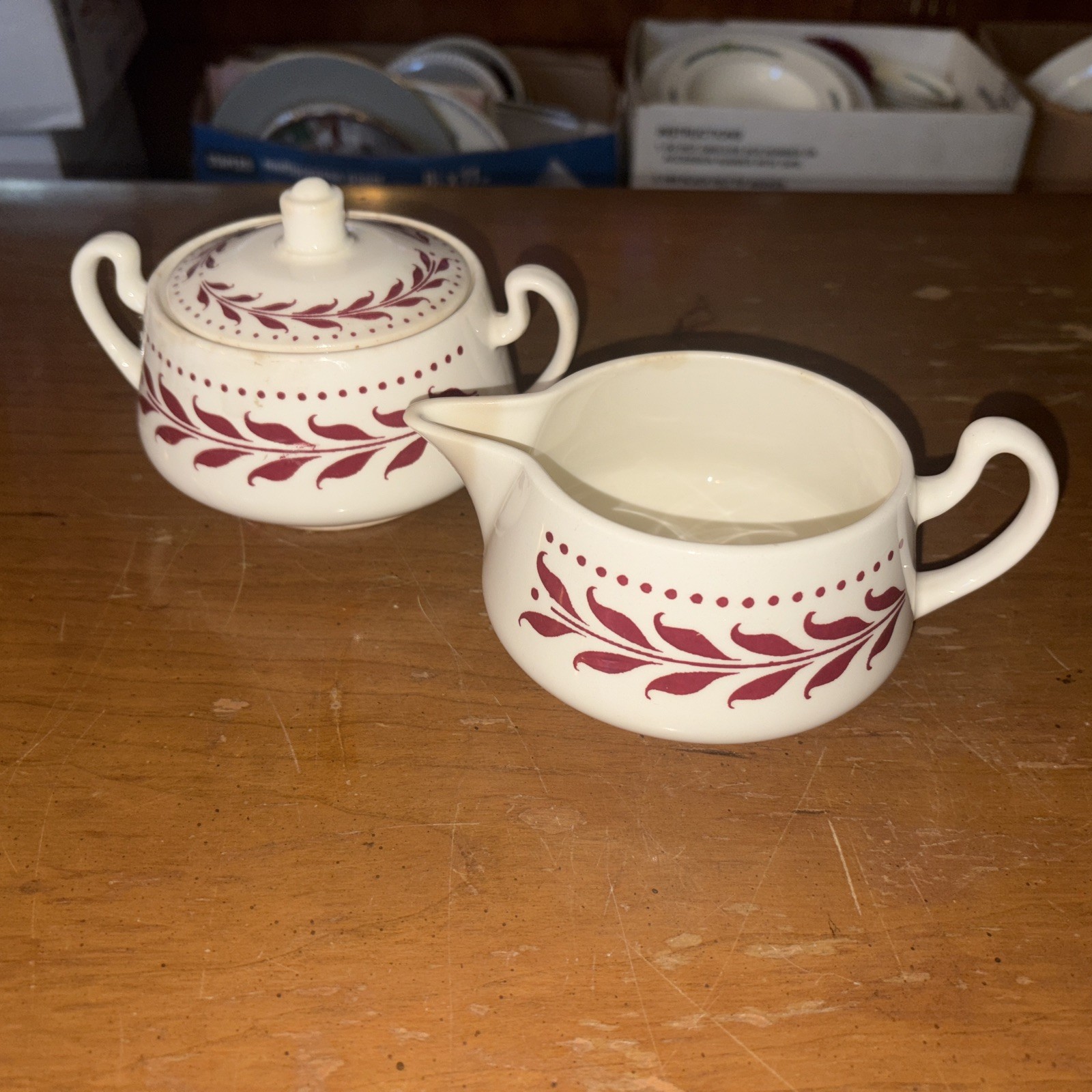 Homer Laughlin HEMLOCK RED CREAMER & LIDDED SUGAR BOWL Laurel Leaf Brittany