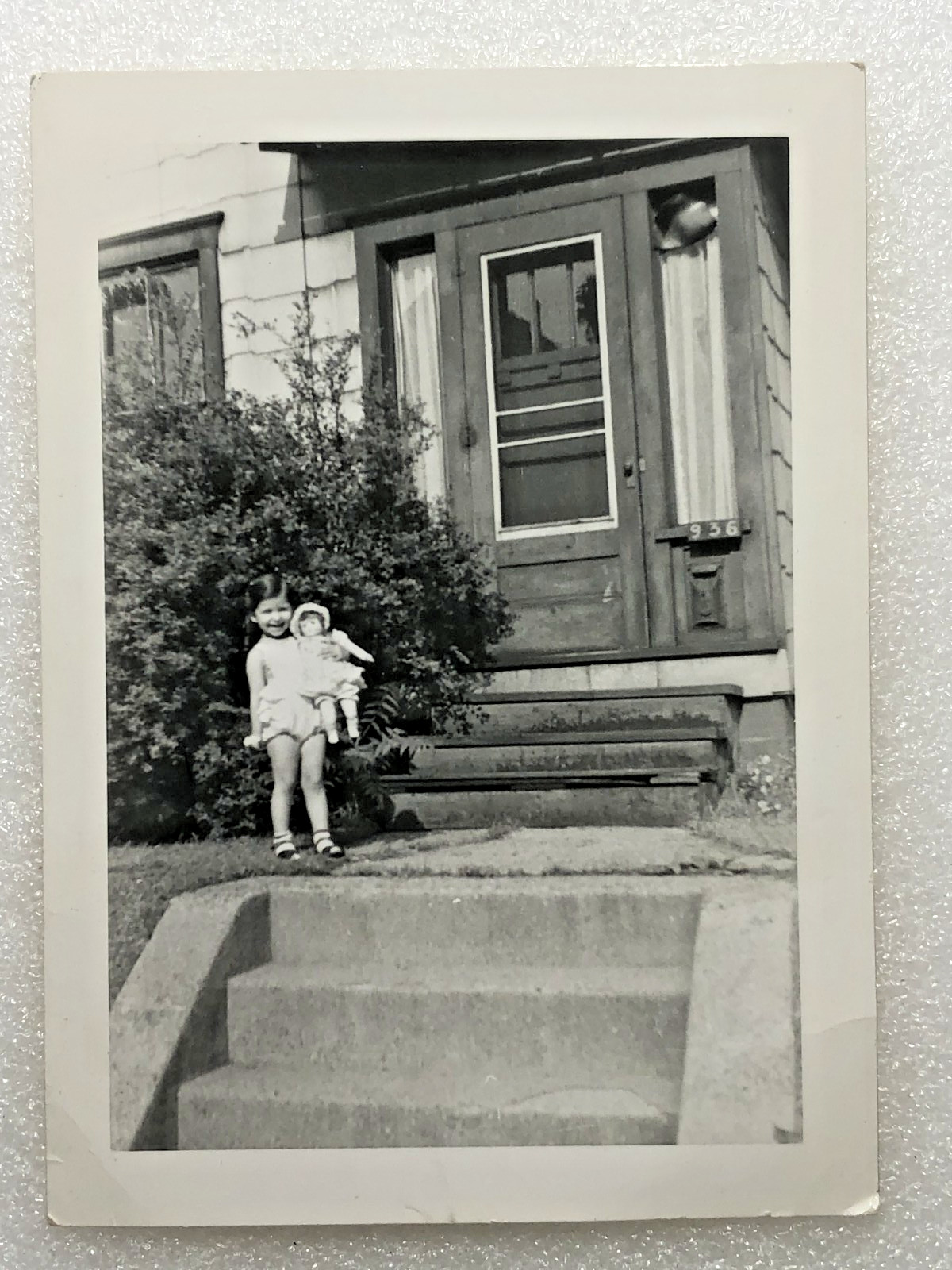 CUTE LITTLE GIRL IS HOLDING A DOLL~VINTAGE 1950\'s PHOTO 4.5\'\' X 3.5\'\'