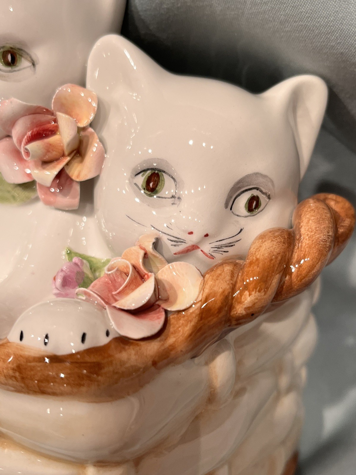 Vintage 1950’s Kittens in Basket Floral Collars- made in Italy Adorable     T385