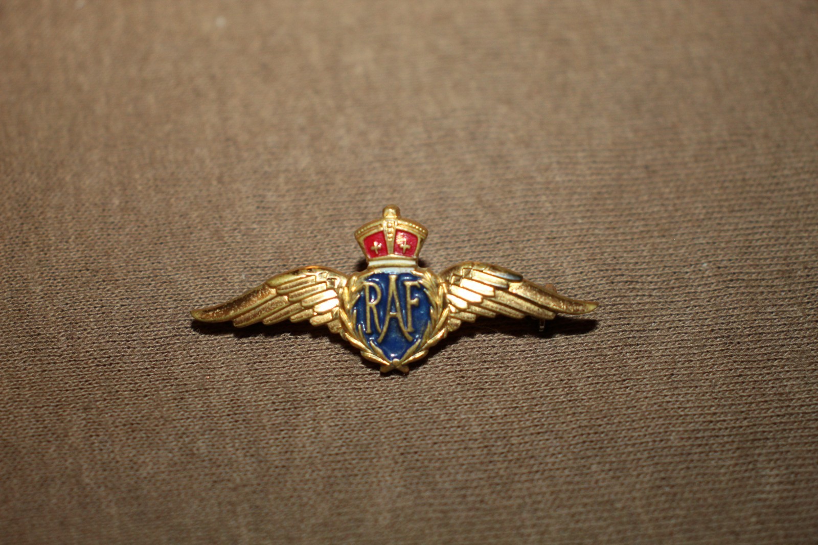 Original WW2 Royal British Air Force Metal Pin Back 
