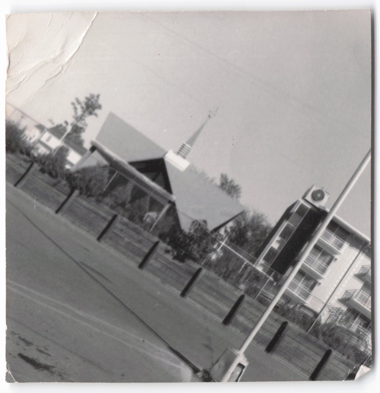 VTG 1960s Des Moines, IA Howard Johnson\'s Motor Lodge Snapshot Photo Americana