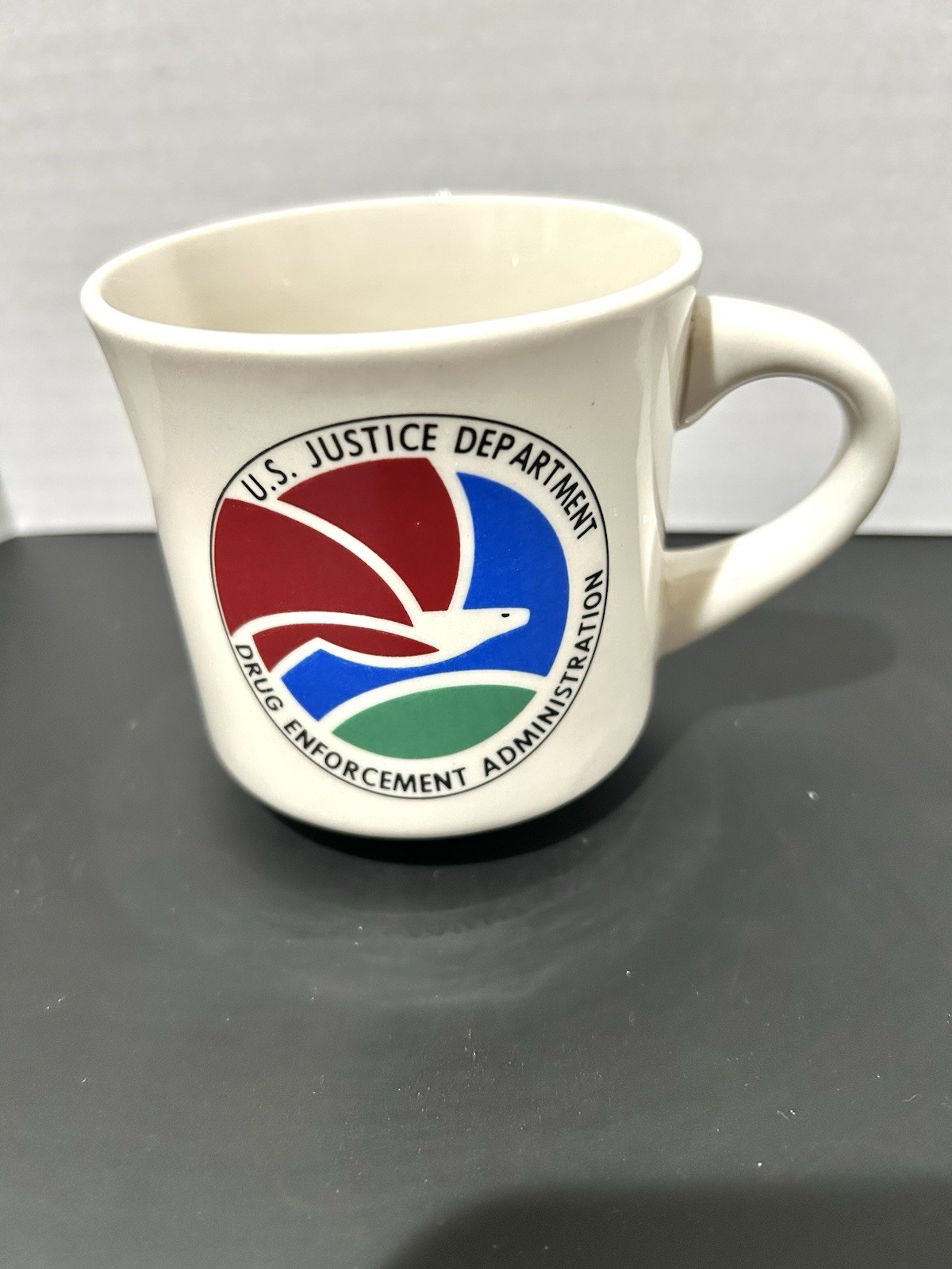 VTG DEA U.S. JUSTICE DEPARTMENT DRUG ENFORCEMENT ADMINISTRATON MUG F23 VTG DEA U.S. JUSTICE DEPARTMENT DRUG ENFORCEMENT ADMINISTRATON MUG F23