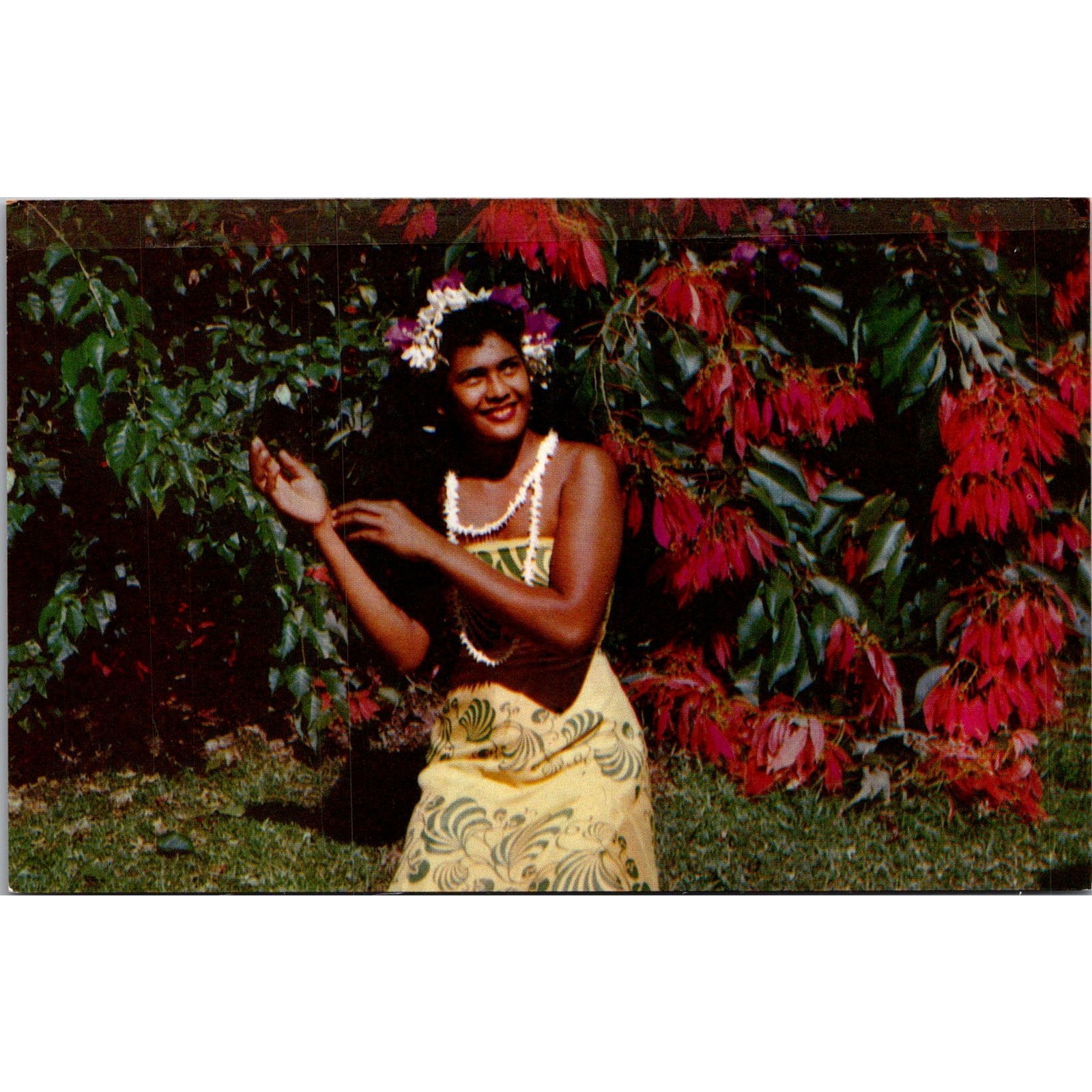 Beautiful Tahitian Dancer Posing Vintage Postcard SP6-16