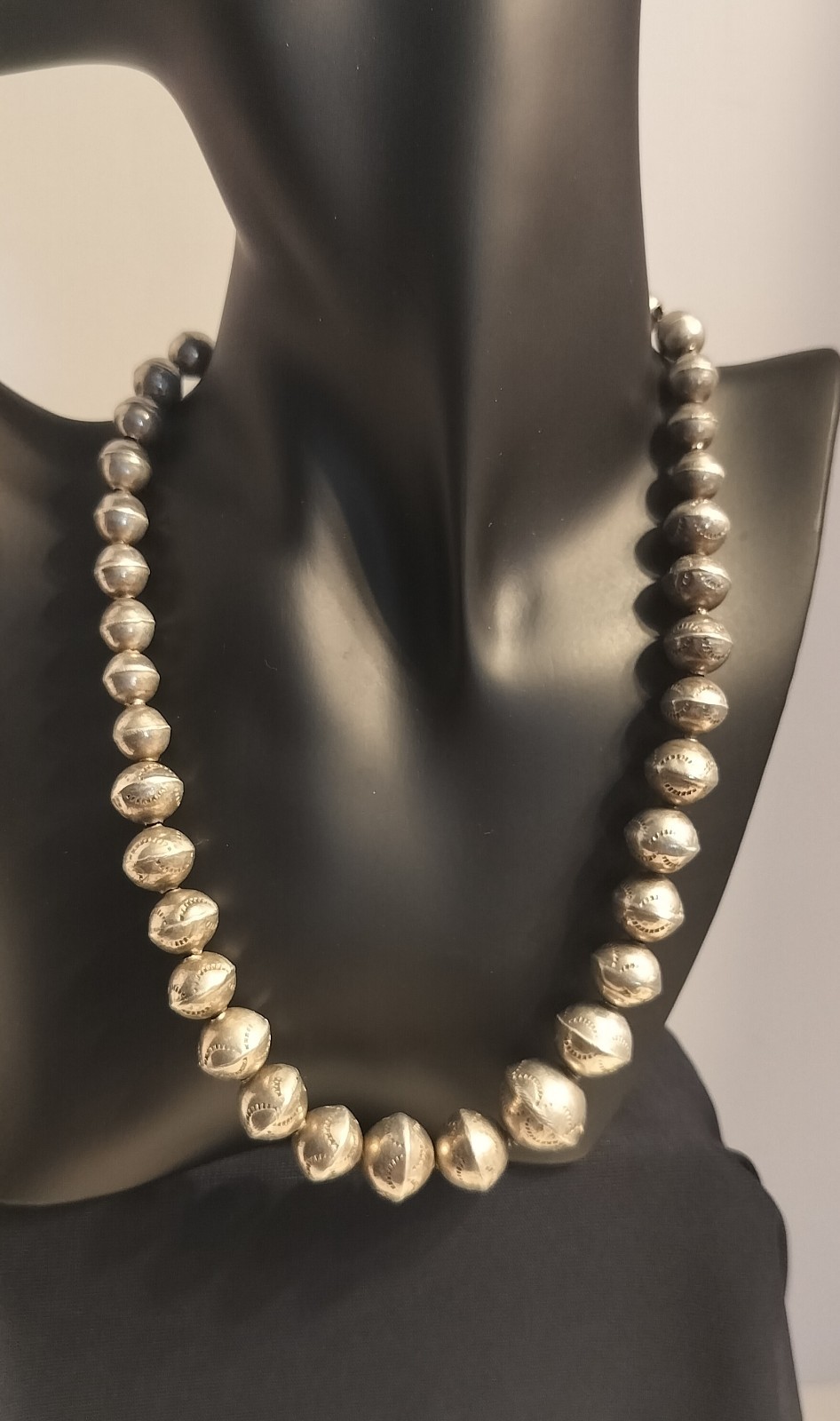 Vintage Navajo Pearl Graduated Silver Tone Bead Necklace 18\
