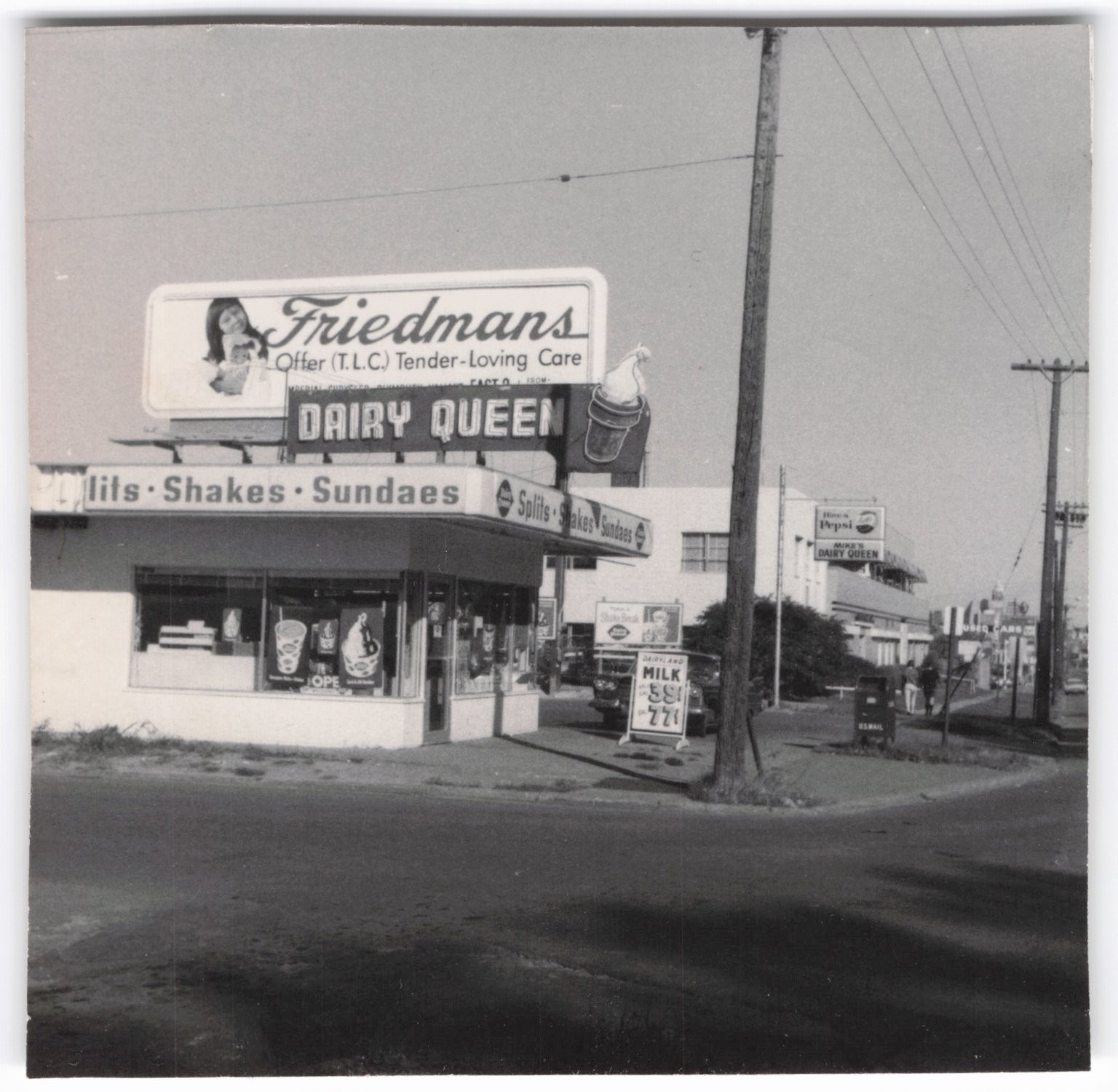 VTG 1950s Friedman's Dairy Queen Restaurant Snapshot Photo Des Moines, Iowa