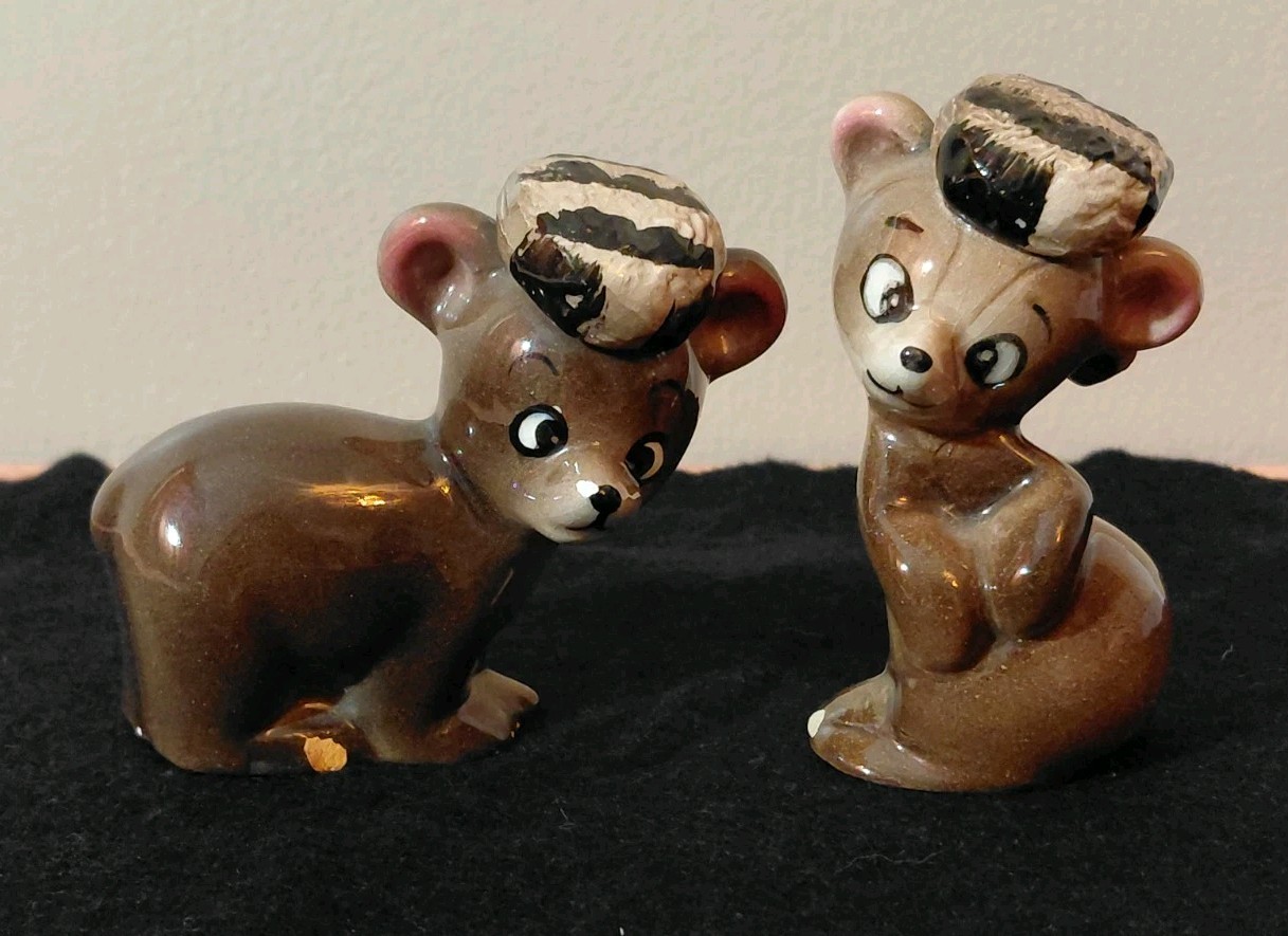 Vintage Delee Art Bears In Coonskins Salt And Pepper Shakers (AS IS)
