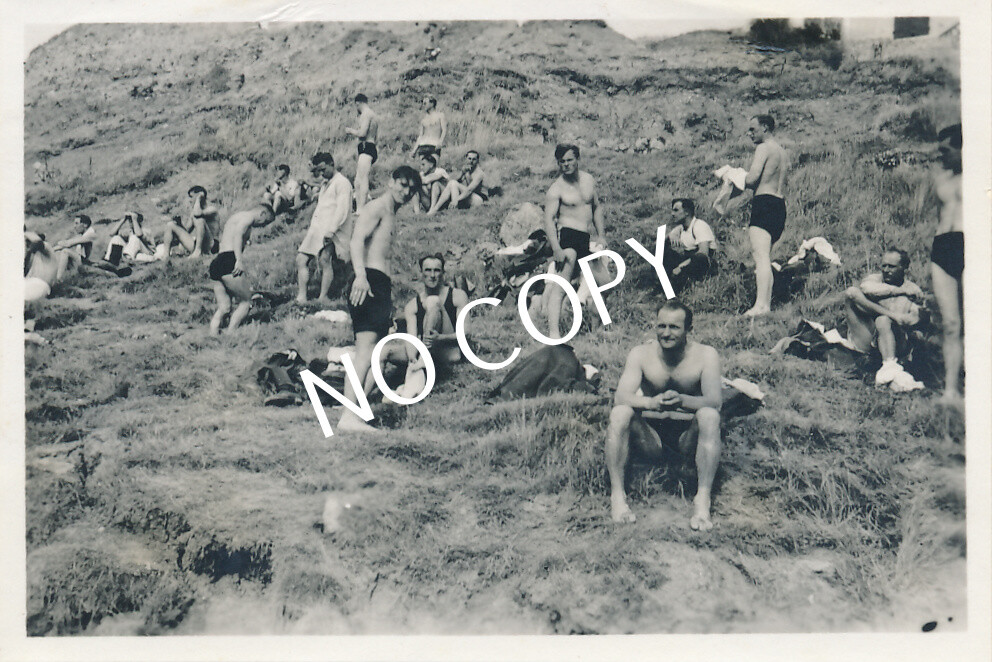 Original Photo WK II Half-Naked Nude Soldier At The Beach France Leisure H1.74