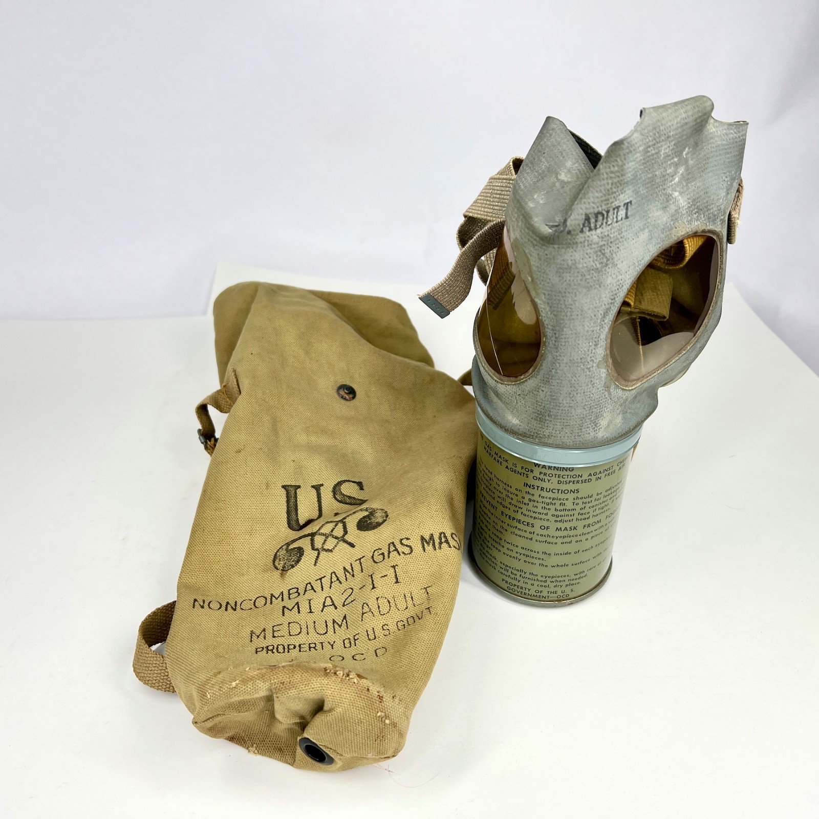 US WWII M1A2-1-1 Non-Combatant Gas Mask Medium Adult With Carry Pouch Vintage