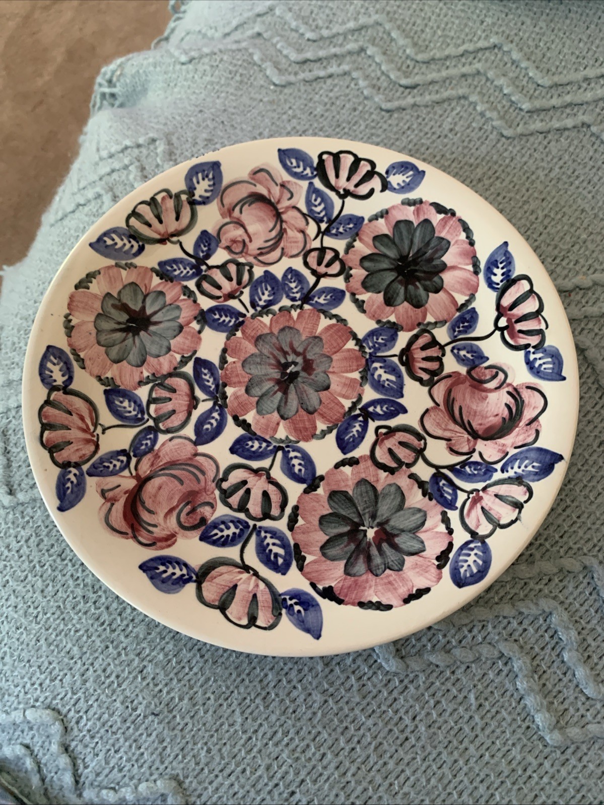 VTG  WŁOCŁAWEK Folk Hand Painted Plate Poland #3639 Pink &Blue Floral Rare 8”
