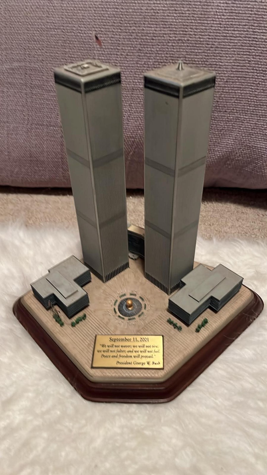 Danbury Mint Twin Towers 9/11 World Trade Center Memorial Sculpture Rare Danbury Mint Twin Towers 9/11 World Trade Center Memorial Sculpture Rare
