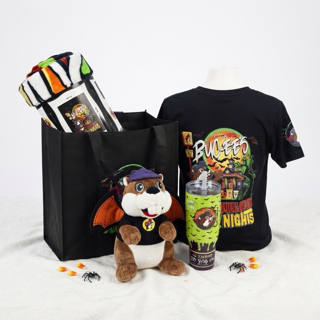 BUC-EE’S HALLOWEEN GIFT SET, 40oz Tumbler, Tshirt, Blanket, Vampire Plushie, Bag BUC-EE’S HALLOWEEN GIFT SET, 40oz Tumbler, Tshirt, Blanket, Vampire Plushie, Bag