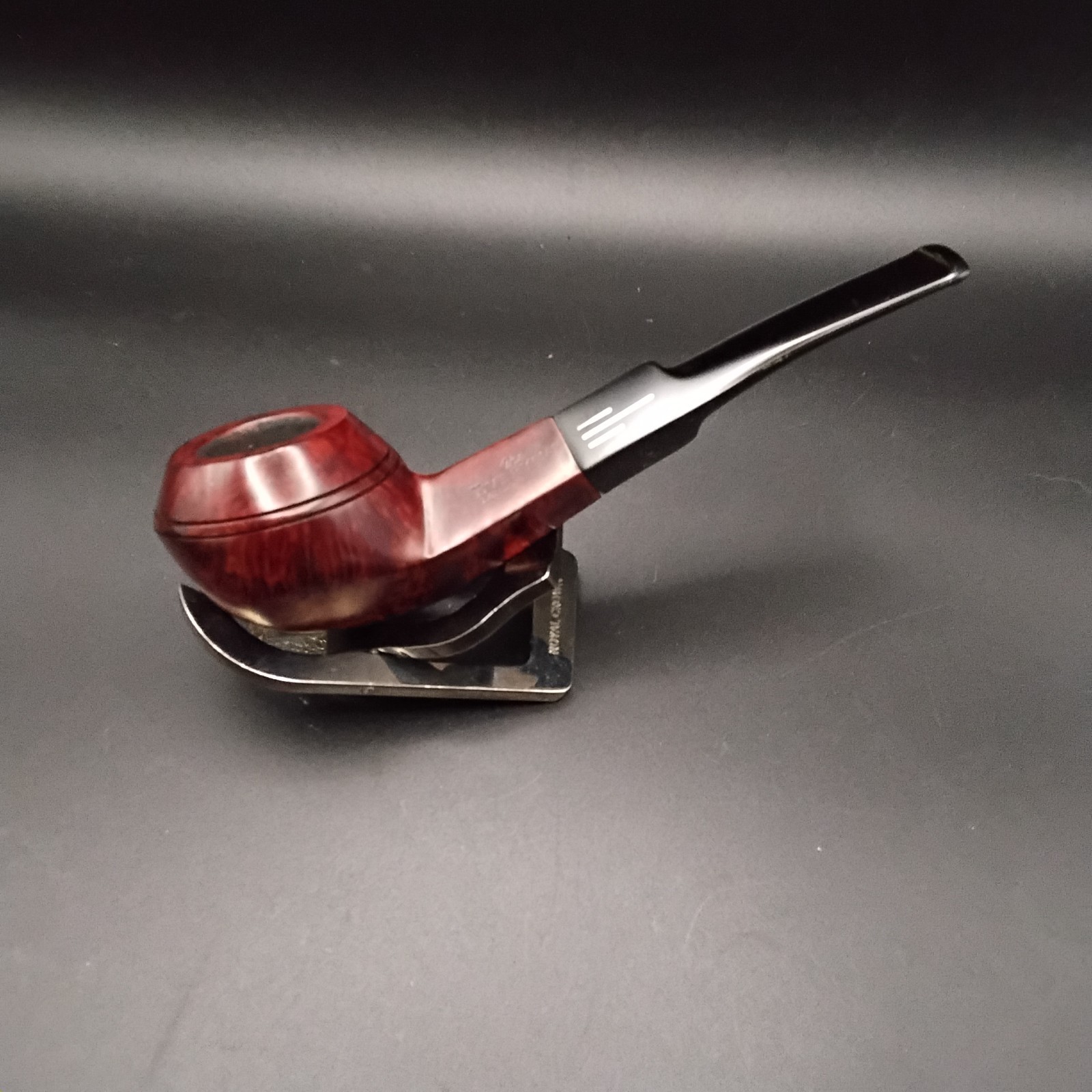 Professionally restored Comoy\'s The Everyman #409 tobacco smoking pipe 