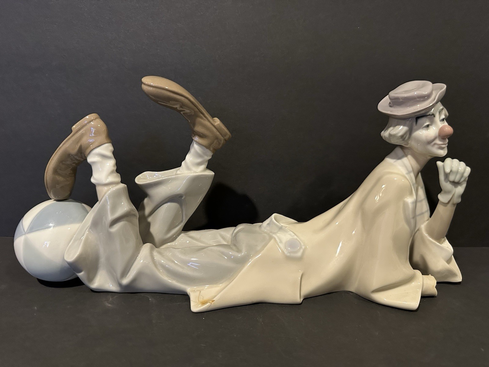 Vintage 1977 Lladro Clown With Ball Porcelain Figure #4618 Gloss Finish Retired Vintage 1977 Lladro Clown With Ball Porcelain Figure #4618 Gloss Finish Retired
