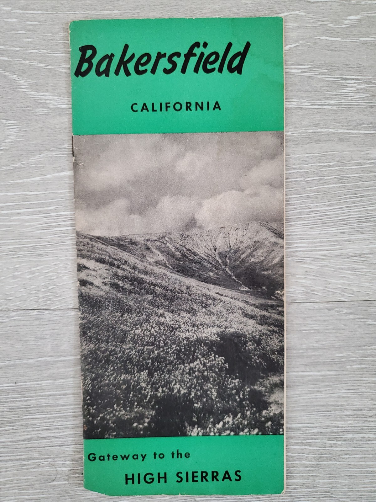 Vintage Bakersfield, CA Gateway to the High Sierras travel pamphlet mid-1940\'s Vintage Bakersfield, CA Gateway to the High Sierras travel pamphlet mid-1940\'s