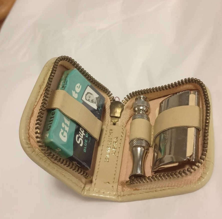 Vintage 1964 Gillette Tech   Razor J2 Travel Case With Orig Tag Never Used USA