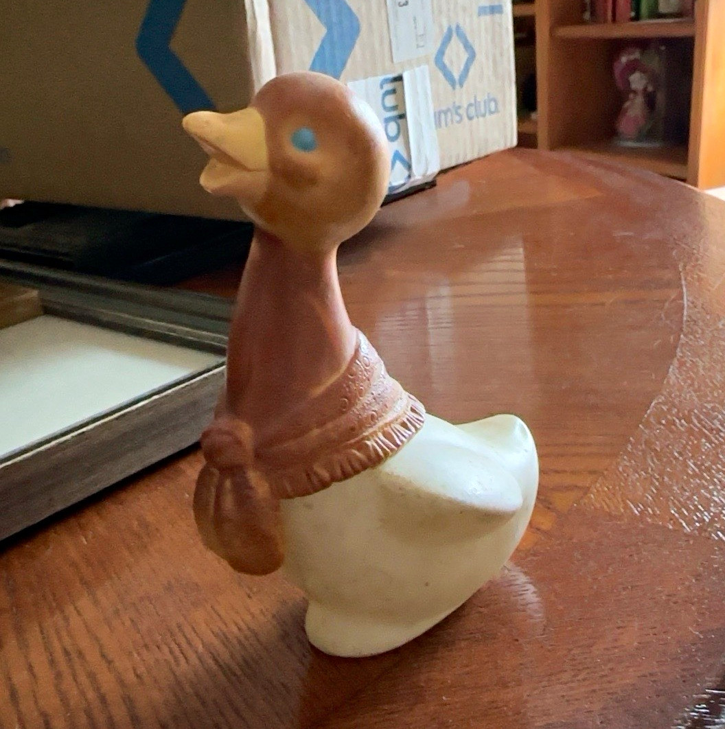 Vintage Avon Mother Goose Sweet Honesty Figural Perfume Bottle 1980