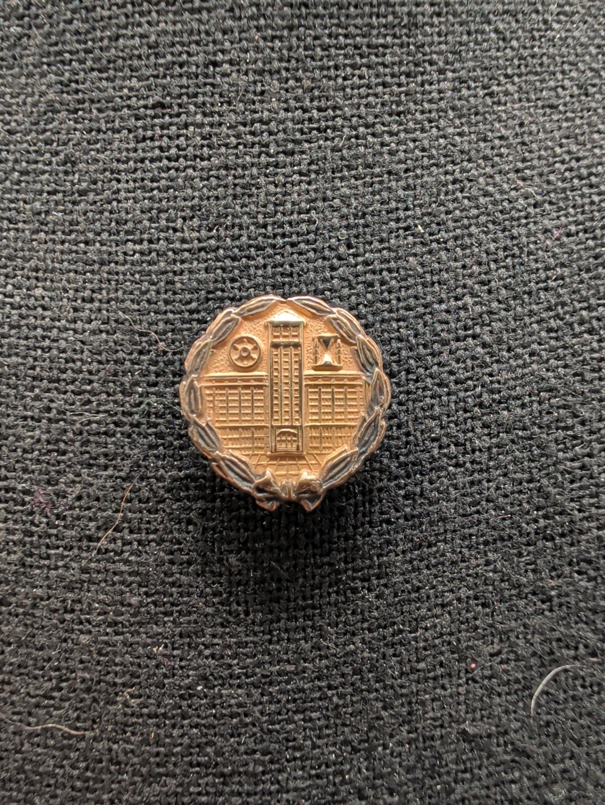10K SOLID GOLD PIN SEARS AND ROEBUCK HOURGLASS WHEEL WREATH SERVICE PIN 1.8G 10K SOLID GOLD PIN SEARS AND ROEBUCK HOURGLASS WHEEL WREATH SERVICE PIN 1.8G