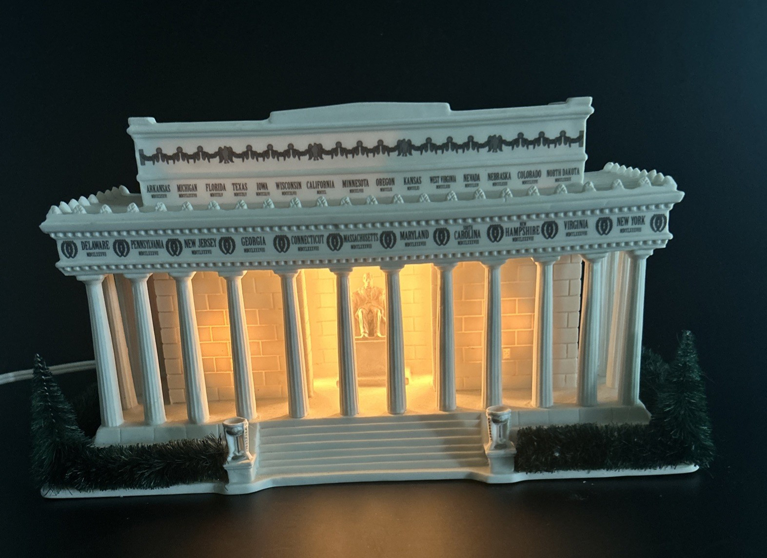 Dept. 56 Retired Lincoln Memorial American Pride Illuminated Monument Replica Dept. 56 Retired Lincoln Memorial American Pride Illuminated Monument Replica