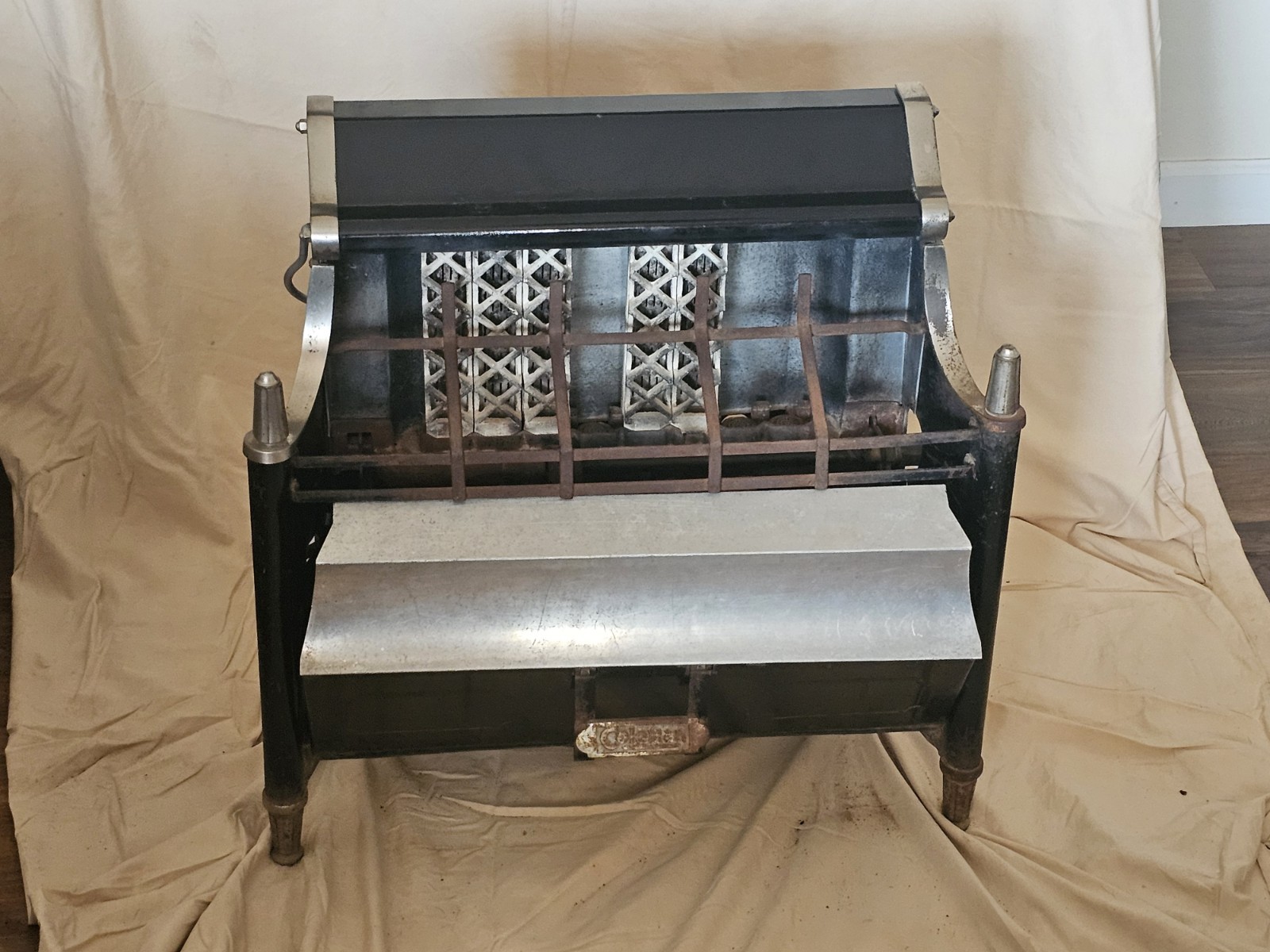 ANTIQUE VINTAGE COLEMAN RADIANT HEATER NO. 2 CERAMIC HEATER  RADIANTS