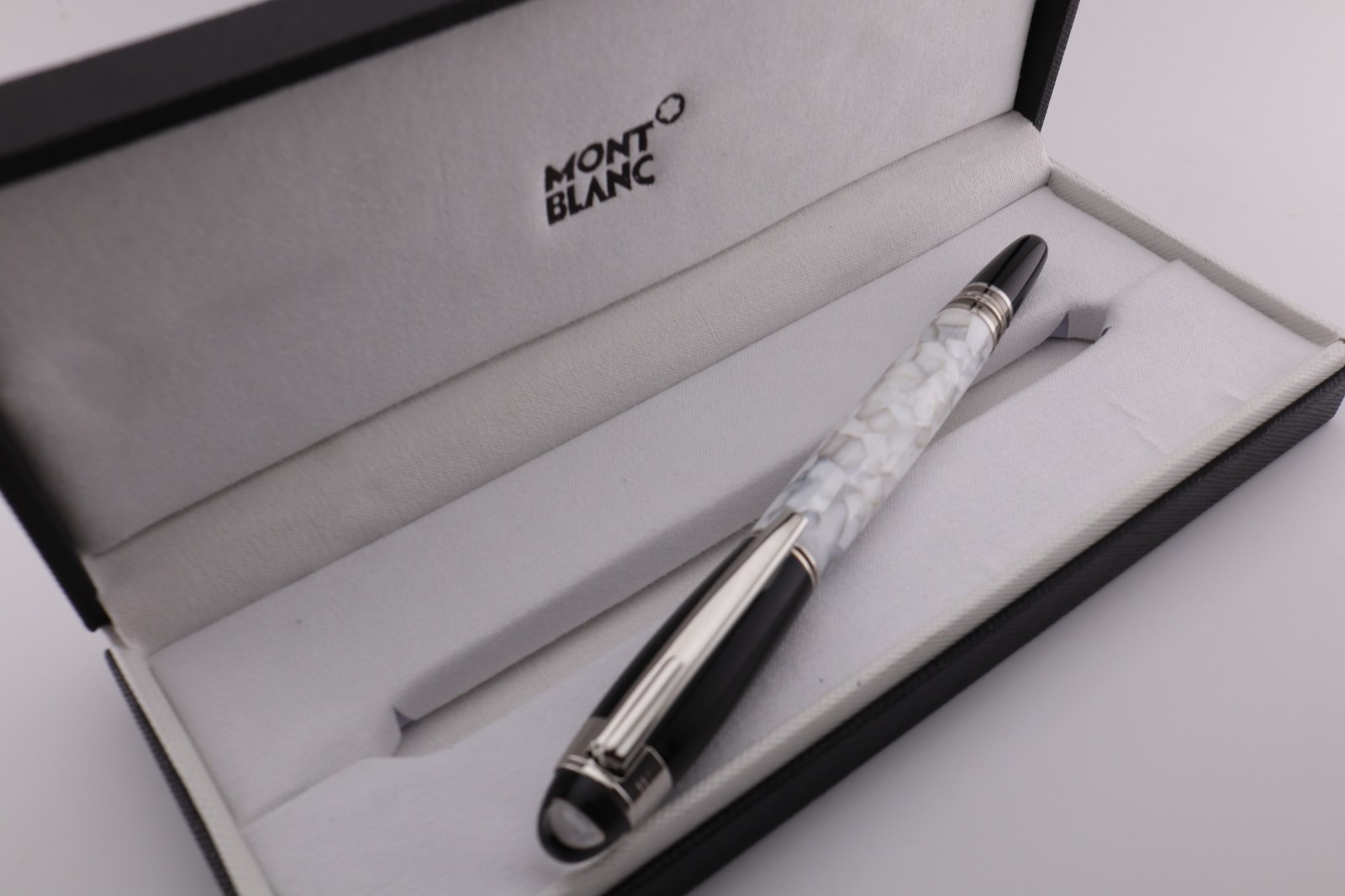 Montblanc StarWalker White Rollerball Pen Platinum Trim Marble Resin Germany