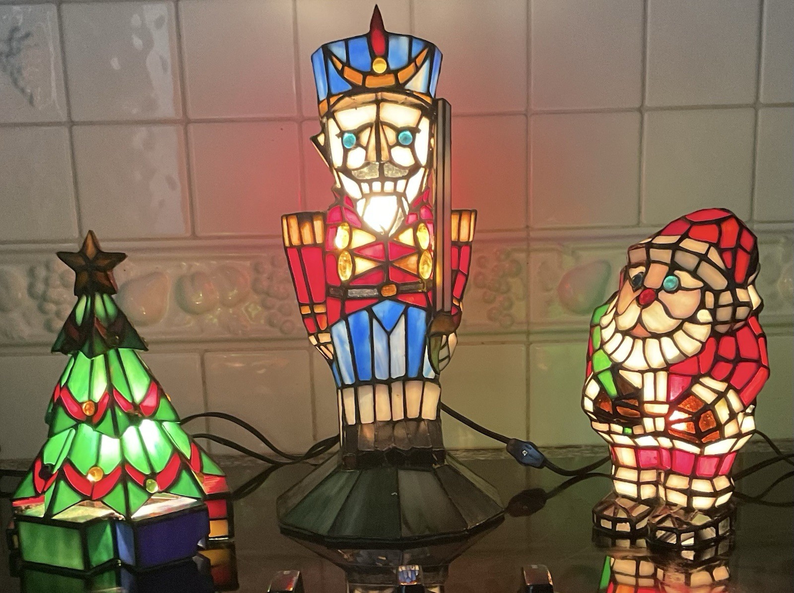 Meyda Tiffany Style Set Nutcracker,Santa Claus,Christmas tree W/ Gift Table Lamp Meyda Tiffany Style Set Nutcracker,Santa Claus,Christmas tree W/ Gift Table Lamp